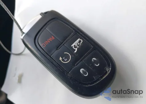 2015 Jeep Cherokee Latitude z USA, uszkodzony, nr VIN 1C4PJMCS5FW773407